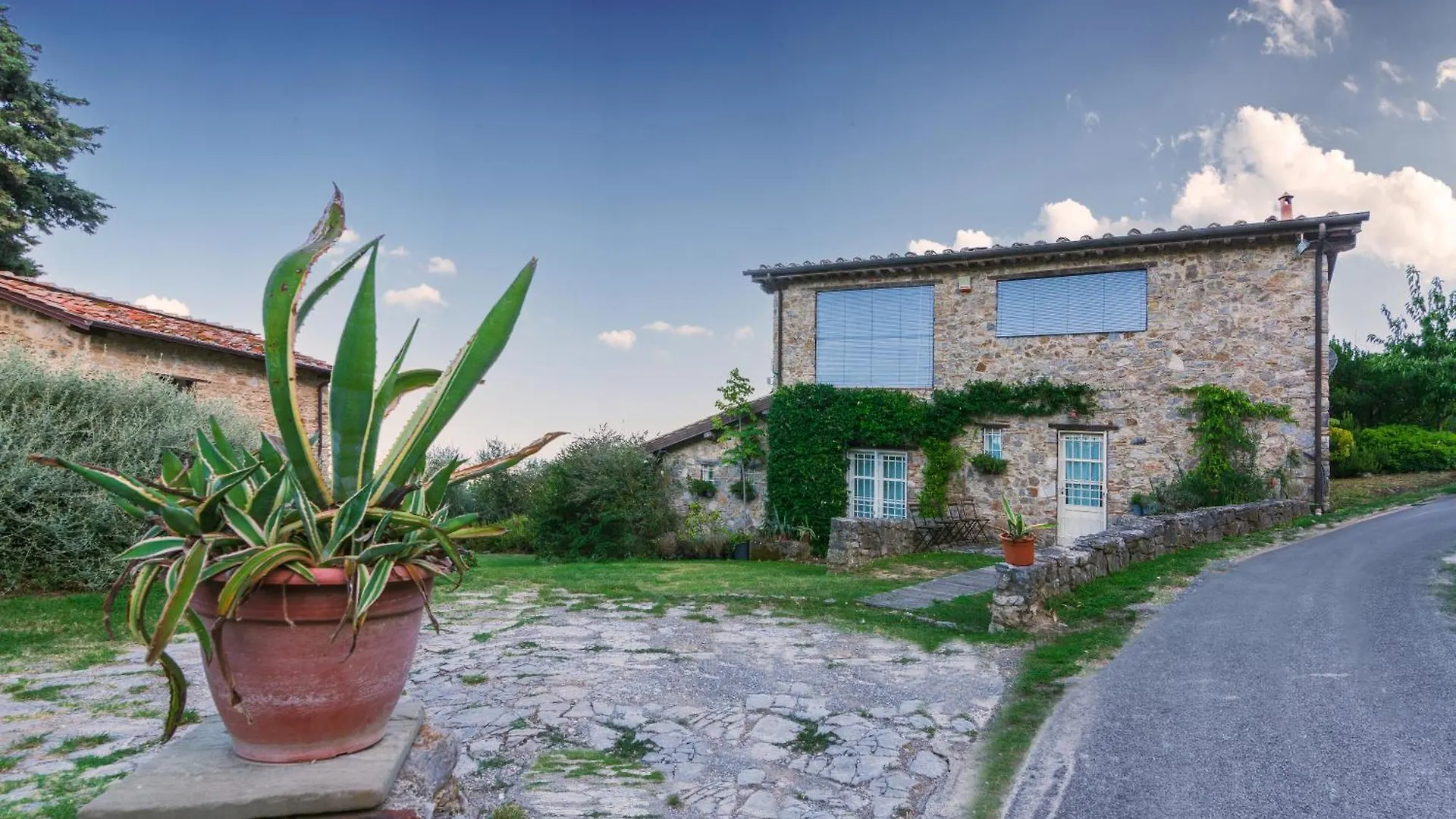 Tenuta San Giovanni Lucca - Borgo Ai Rovai